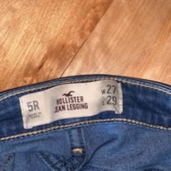 Hollister Skinny Jeans - Picture 2 of 3